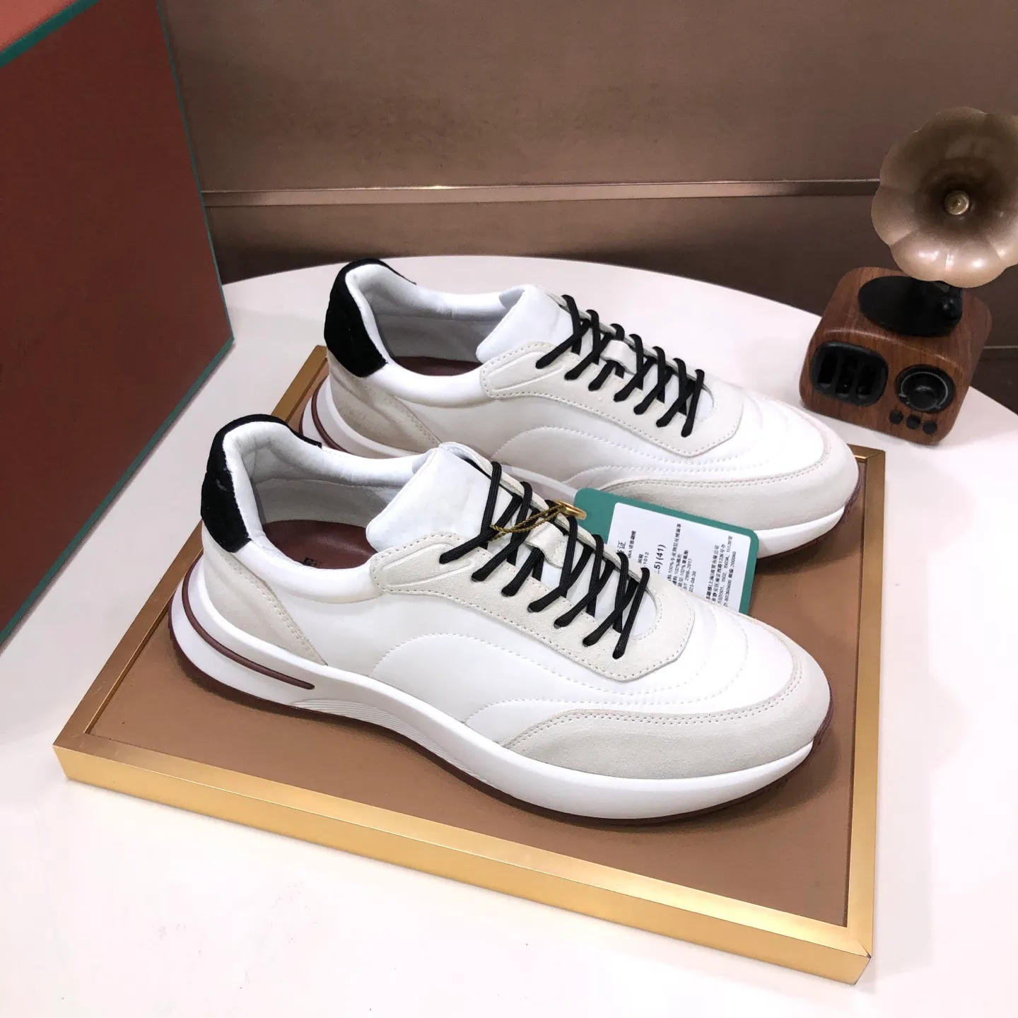 Men's shoes 💰600💰[𝐥𝐨𝐫𝐨 𝐏𝐢𝐚𝐧𝐚] lp classic loafers, an Italian treasure brand, the only brand that can match Hermès! Only after wearing it do we realize that we cannot let down our feet. The upper is imported cashmere, the lining of water-dyed cowhide ➕ the cowhide feet, the official original glass rubber outsole, and the pendant. Exclusive original packaging (tag ➕ brand paper ➕ outer box ➕ hand bag) code number: 38-45